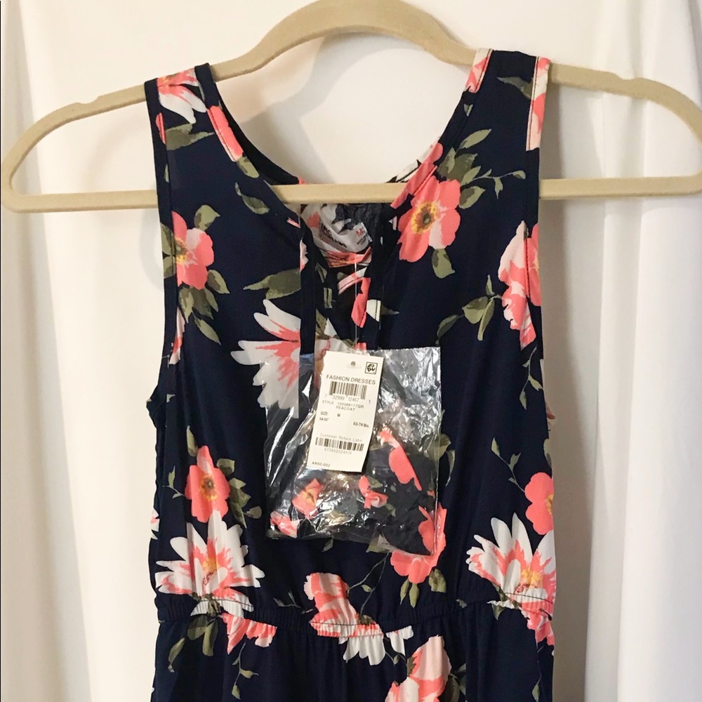 CUTE girls sleeveless dress with floral pattern.
